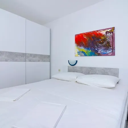 Apartment Jandrok Pirovac