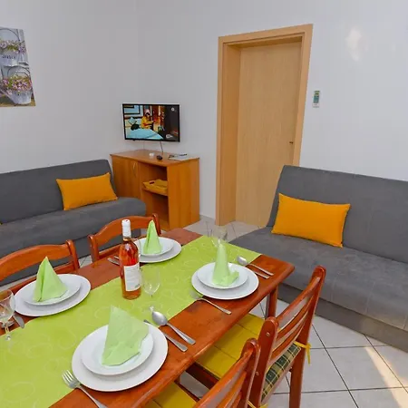 Apartment Jandrok Pirovac