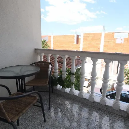 Apartment Jandrok Pirovac
