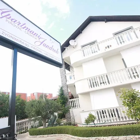 Apartment Jandrok Pirovac